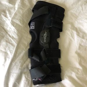 DonJoy Playmaker II XS